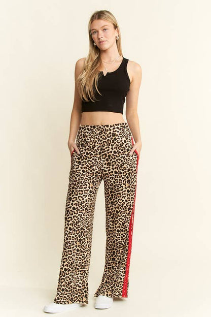 PLUS SIZE LEOPARD PRINT WITH RED SIDE STRIPE PANTS: Mocha Brown / 2XL