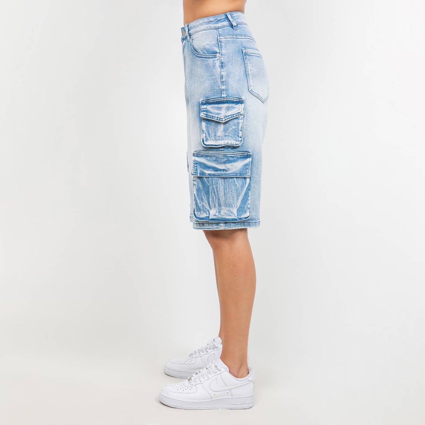 PLUS SIZE MULTIPLE POCKETS LIGHT WASH DENIM JORTS