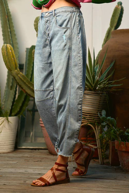 PLUS SIZE CROPPED DENIM BARREL PANTS: DENIM / 1XL